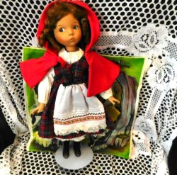 RIDING HOOD DOLL A